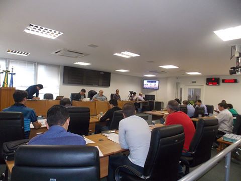 ADIADO PROJETO QUE INSTITUI PROGRAMA DE TREINAMENTO DE MOTORISTAS, COBRADORES E FISCAIS DE ONIBUS