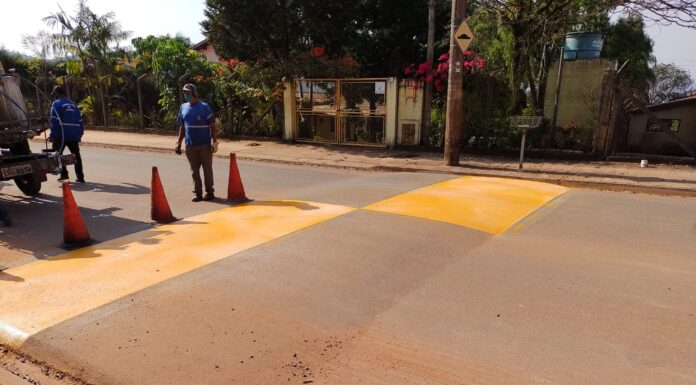 Pintura das lombadas do Bairro Caminhos do Sol