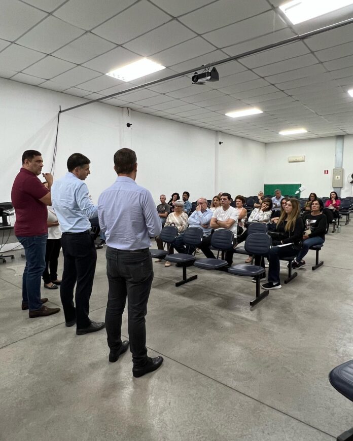 Vereador participa de reunião entre Prefeito e moradores do Terras de San Marcos