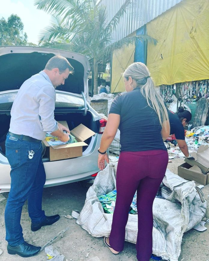 Vereador realiza o descarte consciente de materiais de campanha eleitoral